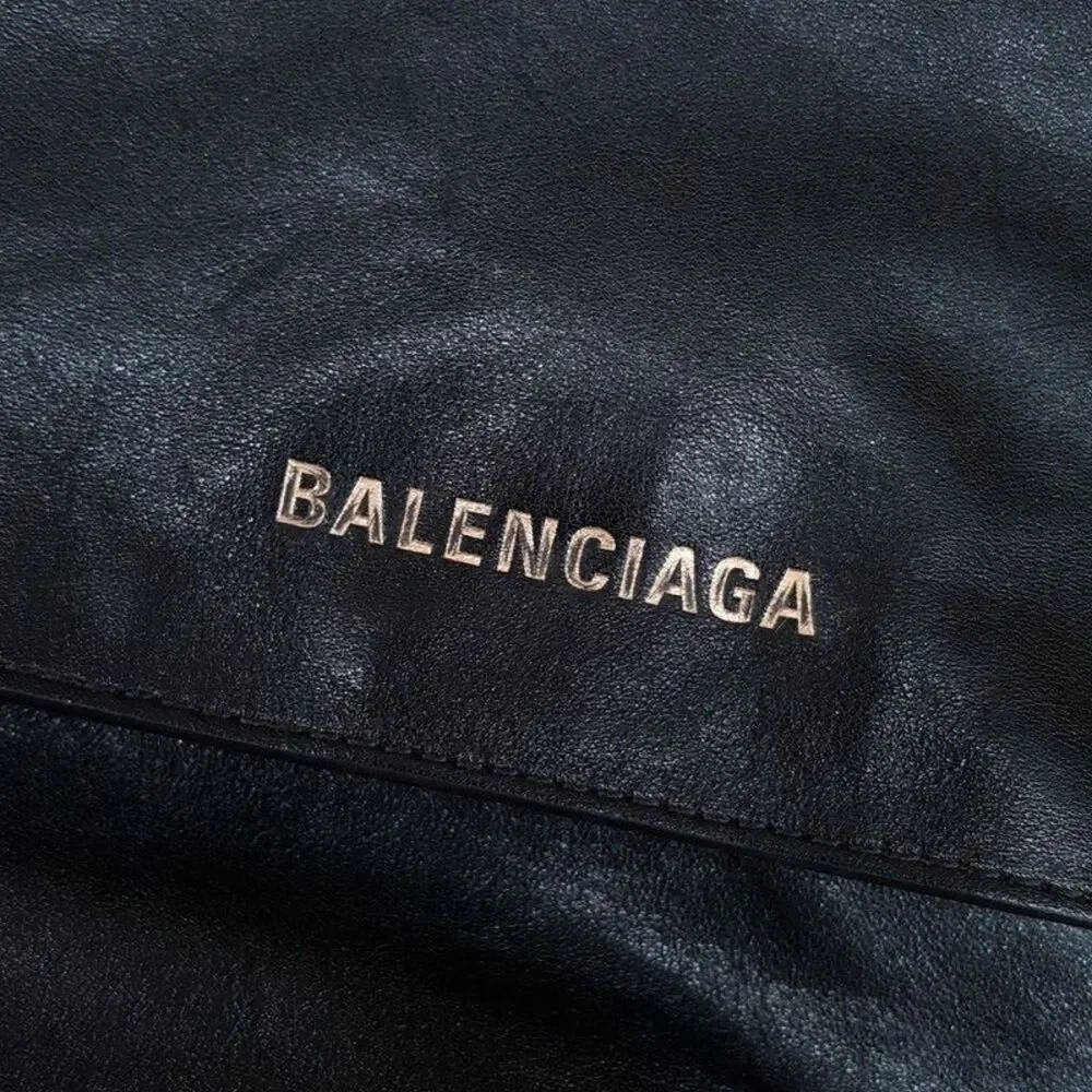 BALENCIAGA Large Black Leather Agneau Grungy Messenger Bag Crossbody $2290